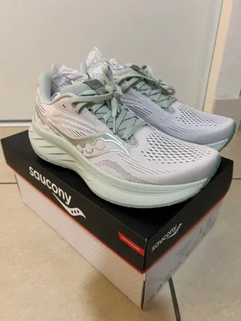 Used Saucony Ride 18 Running Shoes
