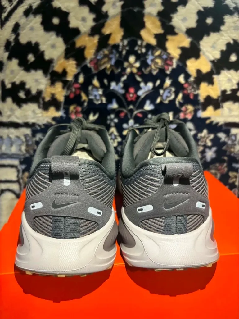 Nike Vomero 18 bike d'occasion — image 10 sur 14