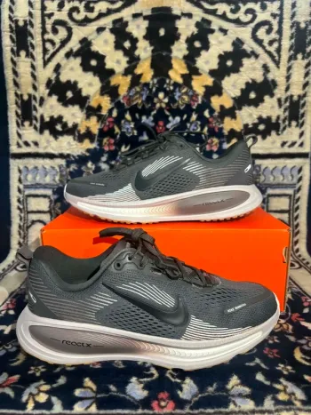 Gebrauchtes Nike Vomero 18 Running Shoes