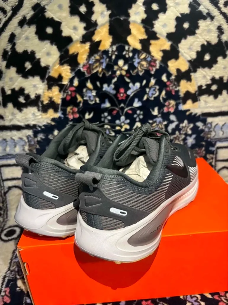 Nike Vomero 18 bike d'occasion — image 6 sur 14