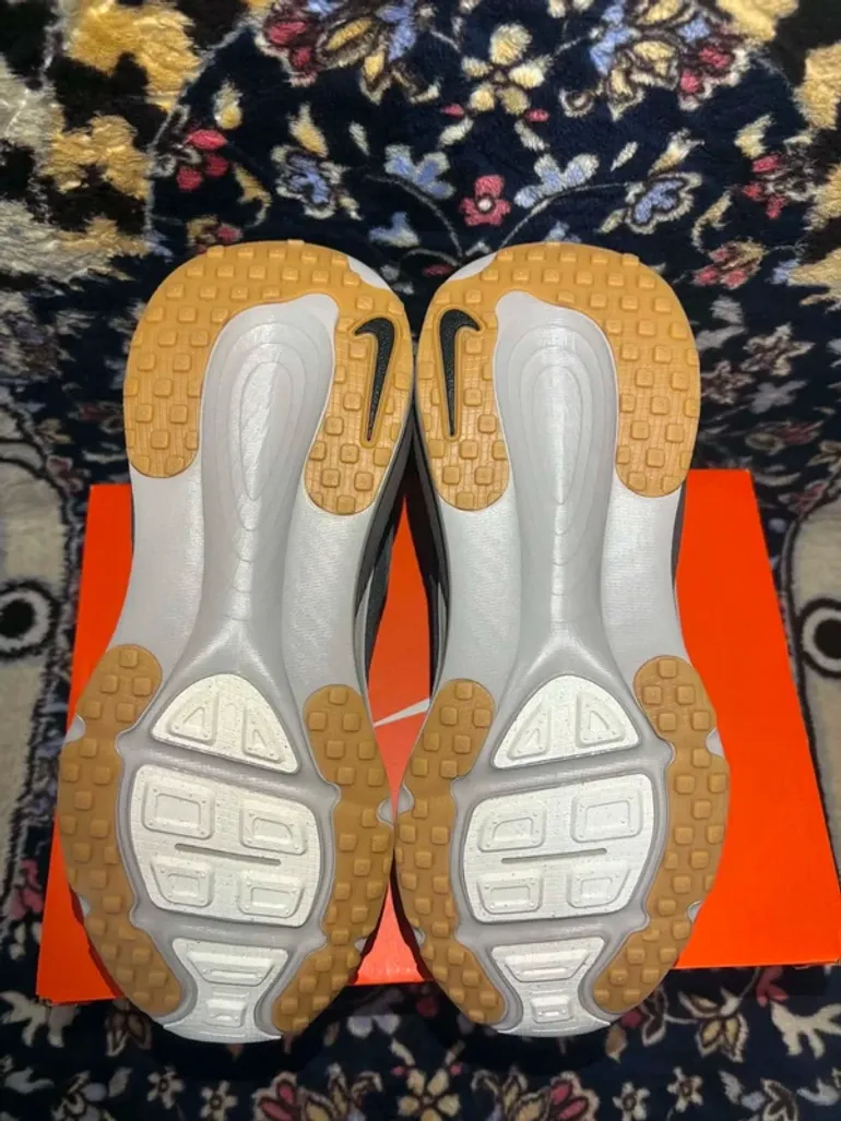 Nike Vomero 18 bike d'occasion — image 11 sur 14