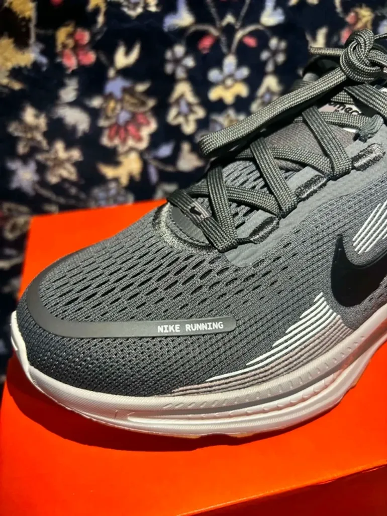Nike Vomero 18 bike d'occasion — image 9 sur 14