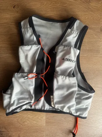 Used Volume Terrex Trail Techrock 5 L Running Accessories