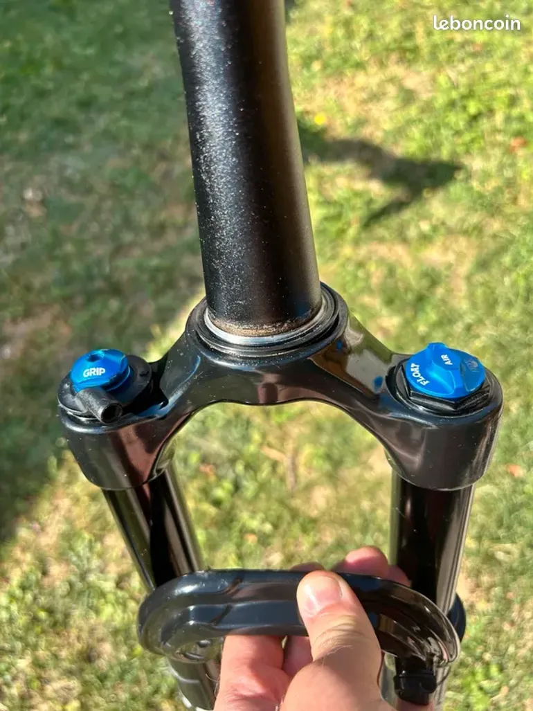 Used Fox 32 Step-Cast Performance 2024 bike — image 3 of 4