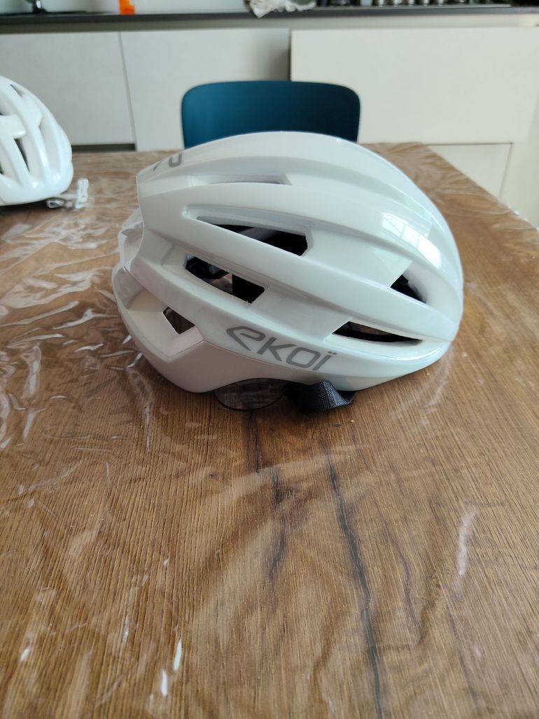 Gebrauchtes Ekoi Gara Helmet 2026 bike — Bild 3 von 5