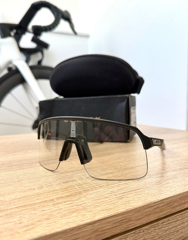 Used Oakley Sutro Lite Photochromatic Cycling Accessories