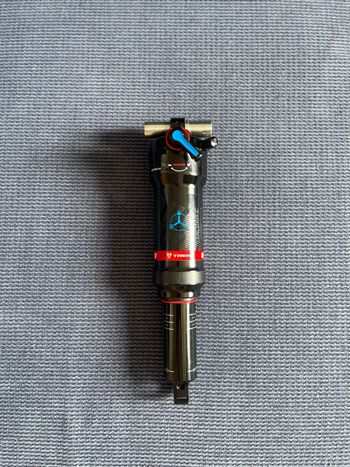 Käytetty RockShox Deluxe RT3 RE:aktiv Thru Shaft 230x57.5 2021 Rear Suspension