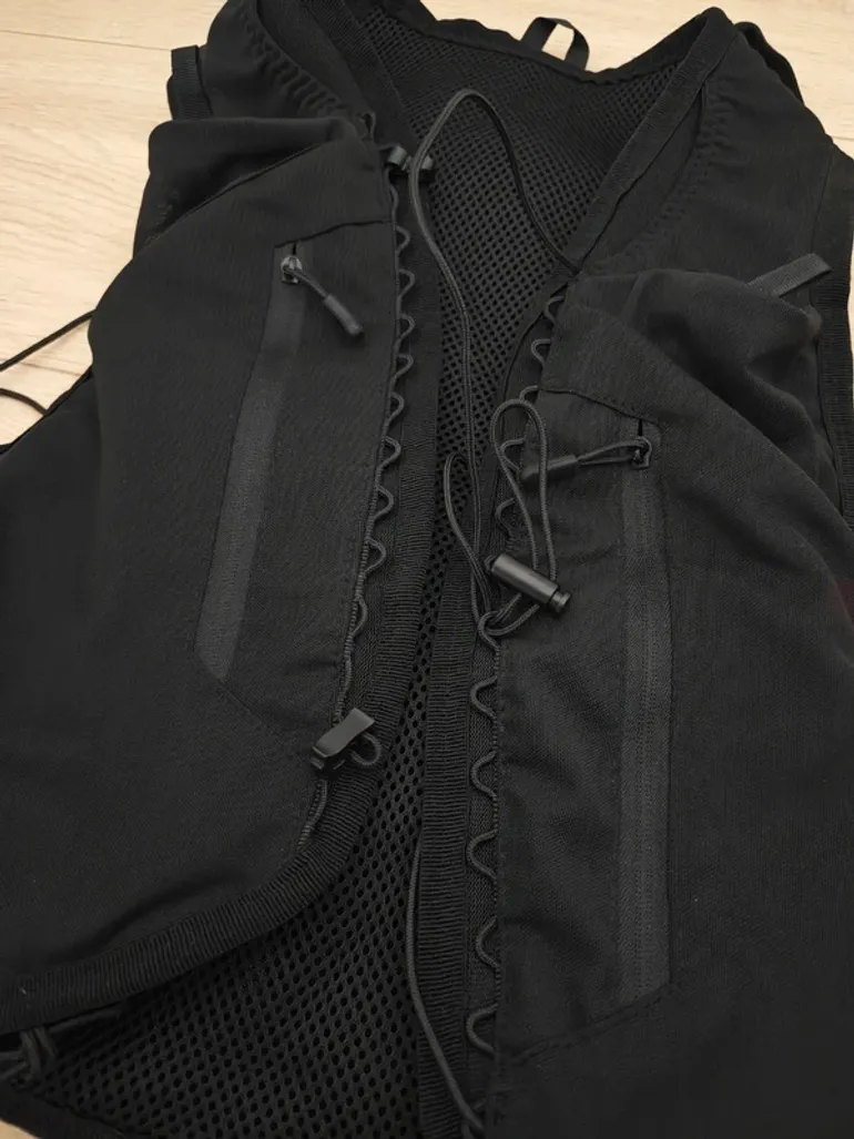 Used Salomon Hydration Vest + 1.5L Hydration Bladder bike — image 4 of 8