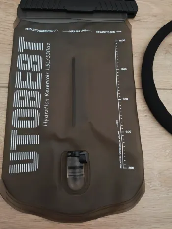 Used Salomon Hydration Vest + 1.5L Hydration Bladder bike — image 7 of 8