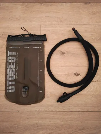 Used Salomon Hydration Vest + 1.5L Hydration Bladder bike — image 6 of 8