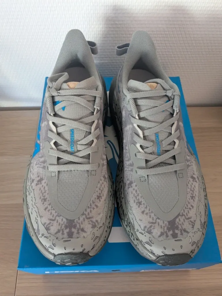Used Hoka Speedgoat 6 bike — image 2 of 4