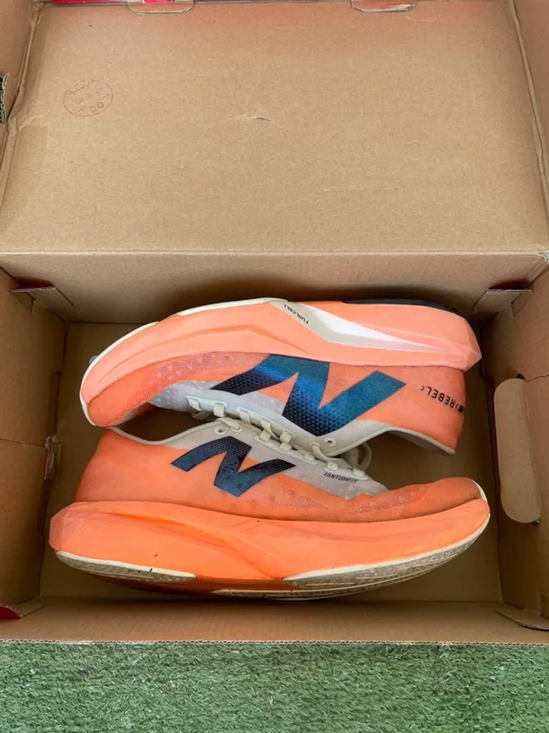 Used New Balance FuelCell Rebel v4 bike — image 4 of 6