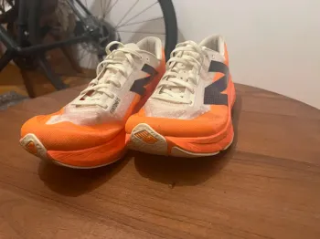 Used New Balance FuelCell Rebel v4 bike — image 3 of 5