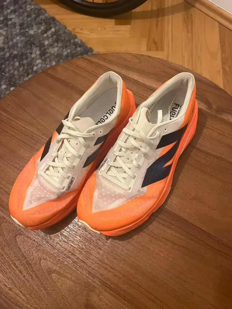 Used New Balance FuelCell Rebel v4 bike — image 2 of 5