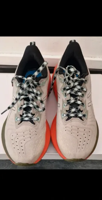 Brugt Asics Novablast 4 TR Running Shoes