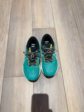 Used Asics Novablast 5 Running Shoes