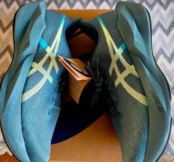 Used Asics Novablast 6 bike — image 4 of 9