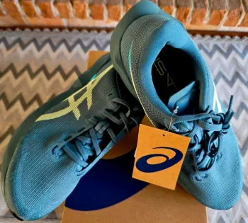 Used Asics Novablast 6 Running Shoes