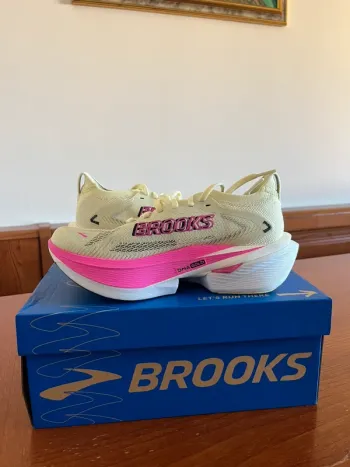 Used Brooks Hyperion Max 3 Running Shoes