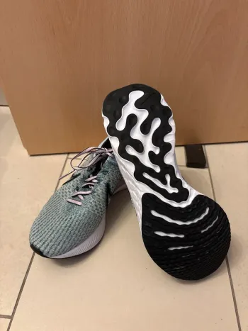 Used Ideal Nike React bike — image 2 of 3