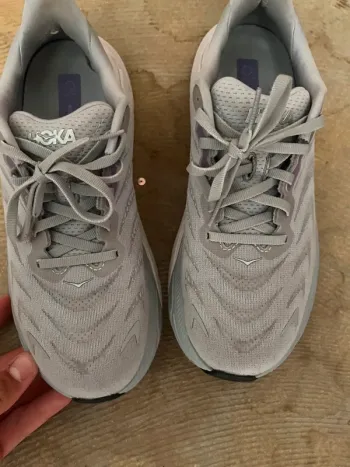 Used Hoka Arahi 6 bike — image 3 of 9