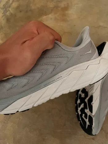 Used Hoka Arahi 6 bike — image 5 of 9