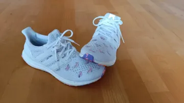 Adidas Ultraboost Running Shoes usato