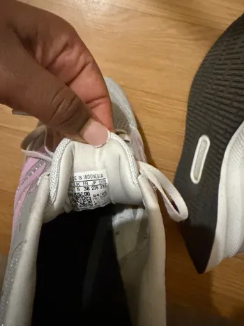 Adidas running shoes bike d'occasion — image 4 sur 4
