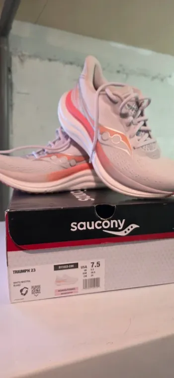 Used Saucony Triumph 23 Running Shoes