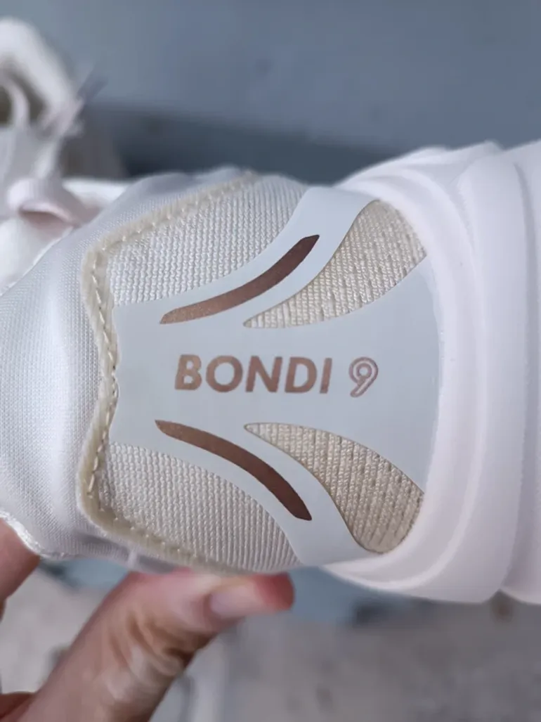 Used Hoka Bondi 9 bike — image 2 of 5