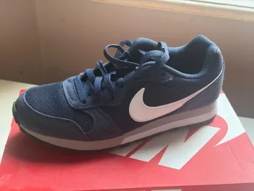 Used White MD Runner 2 Running Shoes