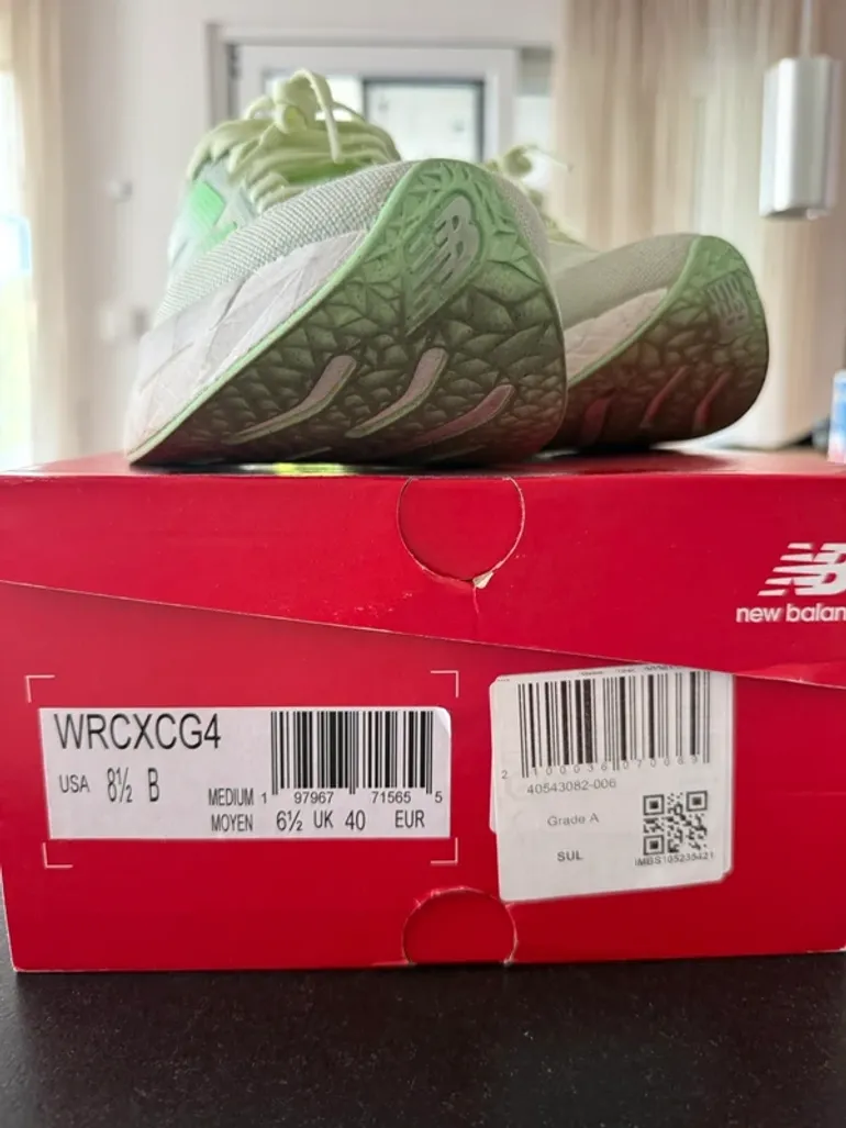 Used New Balance FuelCell SuperComp Trainer v3 bike — image 2 of 7
