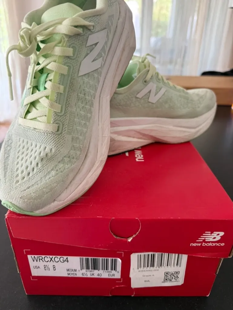 Used New Balance FuelCell SuperComp Trainer v3 bike — image 3 of 7