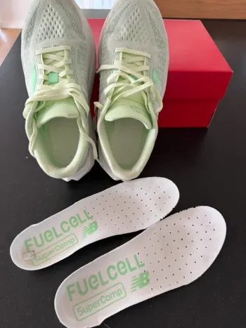 Used New Balance FuelCell SuperComp Trainer v3 bike — image 7 of 7