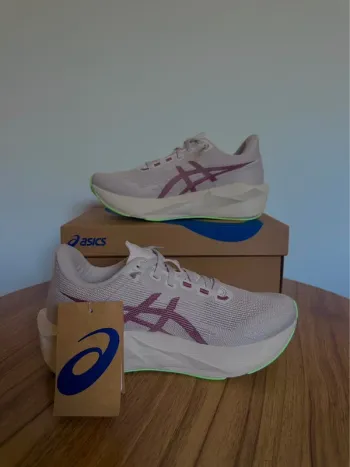 Used Asics Novablast 6 Running Shoes