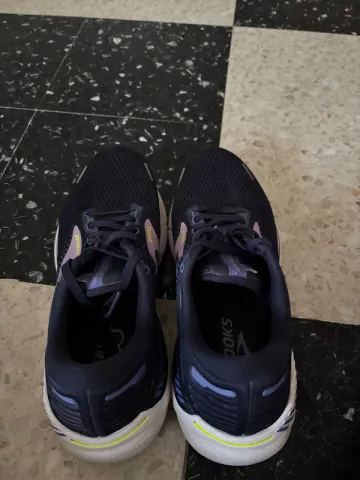 Używany Brooks Adrenaline GTS 22 Running Shoes