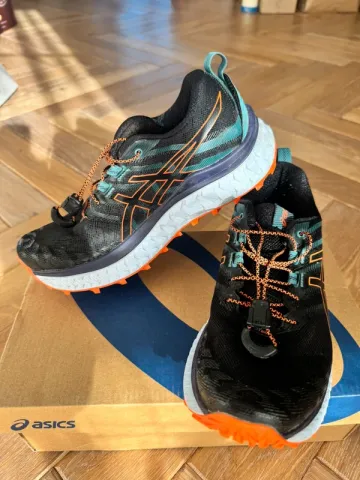 Used Asics Trabuco Max Running Shoes