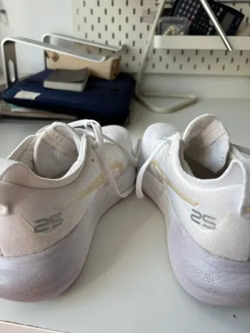 Used Asics Gel Nimbus 25 bike — image 10 of 15