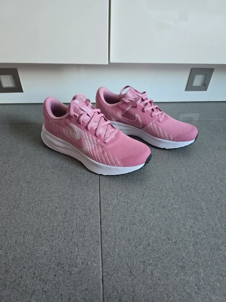 Used Nike Run DEFY bike — image 2 of 9