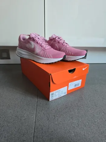 Použité Nike Run DEFY Running Shoes