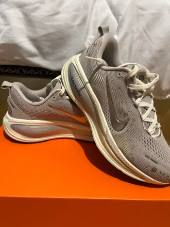 Used Nike Vomero 18 SE bike — image 6 of 11