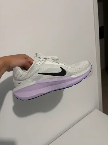 Used Nike Winflo 11 Running Shoes