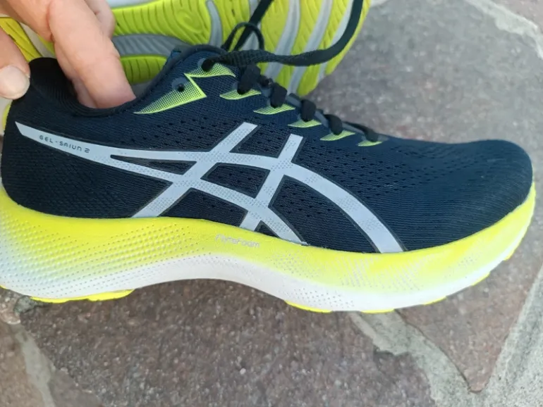Used Asics Gel Saiun 2 bike — image 2 of 5