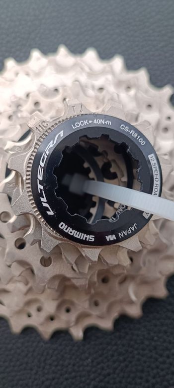 Tweedehands Shimano Ultegra CS-R8100 2025 Drivetrain & Pedals
