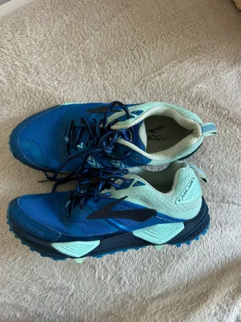 Używany Brooks Cascadia Running Shoes