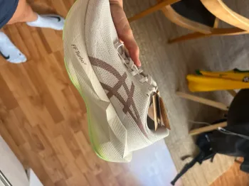 Použité Asics Novablast 6 Running Shoes