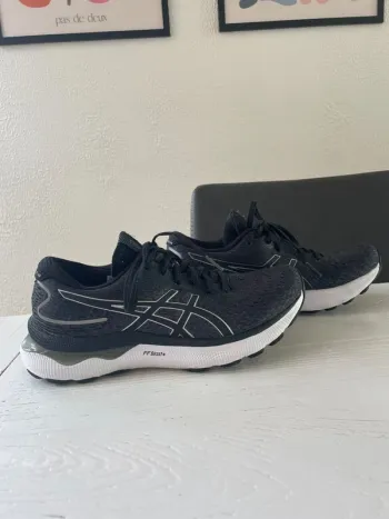 Gebrauchtes Asics Gel Nimbus 24 Running Shoes