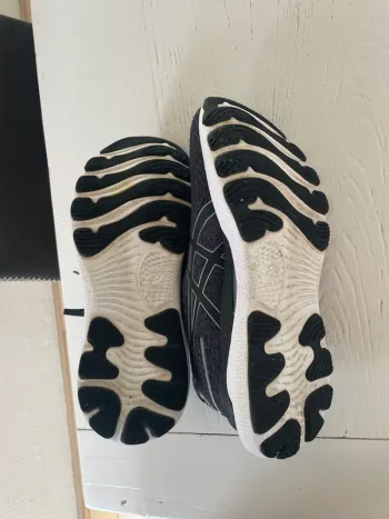 Używany Asics Gel Nimbus 24 bike — zdjęcie 3 z 6