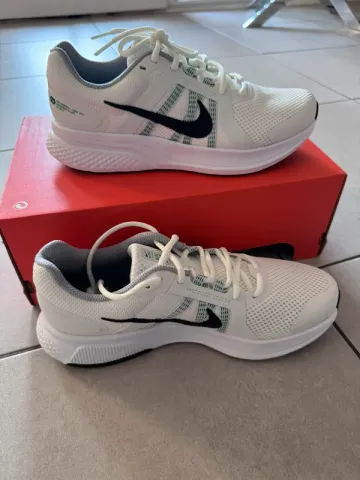Used Nike Run Swift 2 Running Shoes