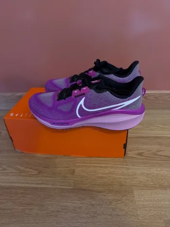 Used Nike Zoom X Vomero 17 Running Shoes